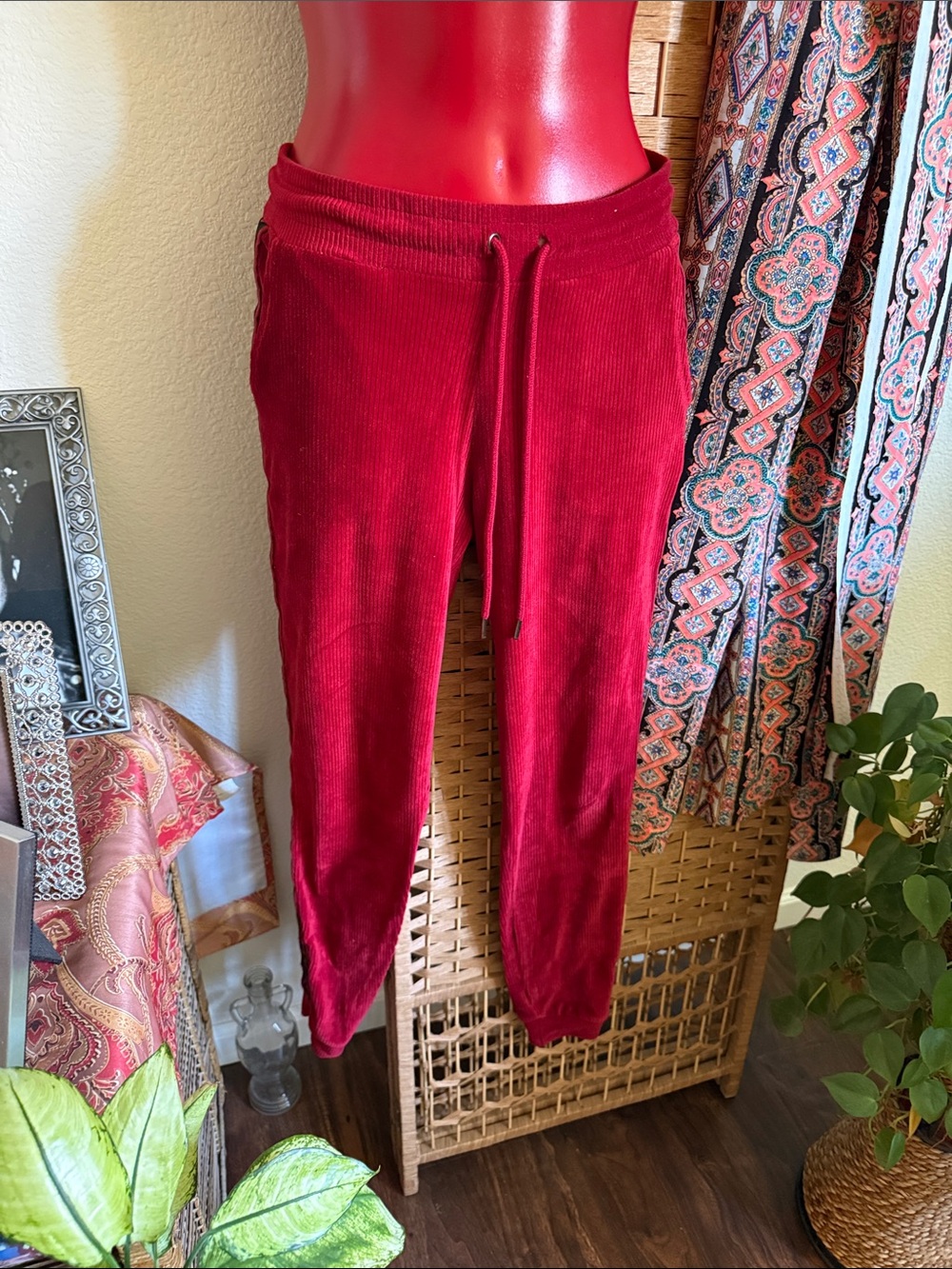 GUESS Red Velour Sweatpants with pockets